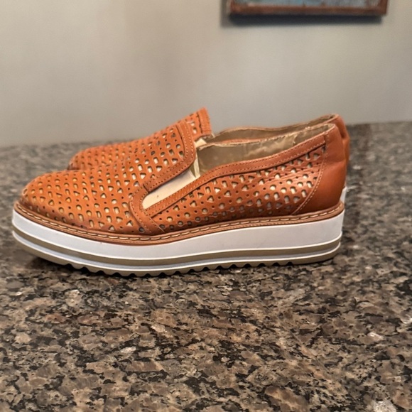 Summit by White mountain Perforated Leather Platform Loafers EUC 8.5 - Picture 5 of 14